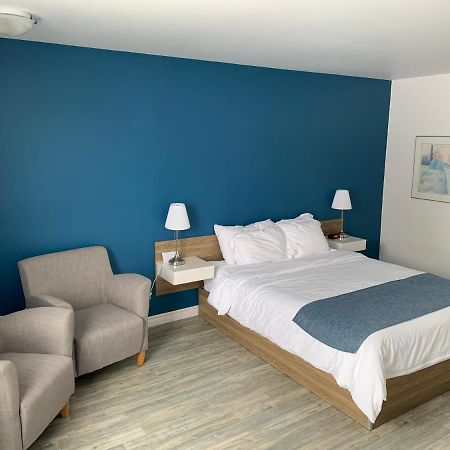 Motel Le Rond Point Metabetchouan-Lac-a-la-Croix Экстерьер фото