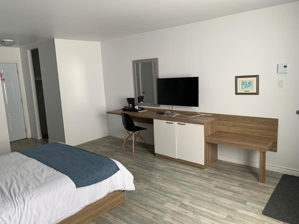Motel Le Rond Point Metabetchouan-Lac-a-la-Croix Экстерьер фото