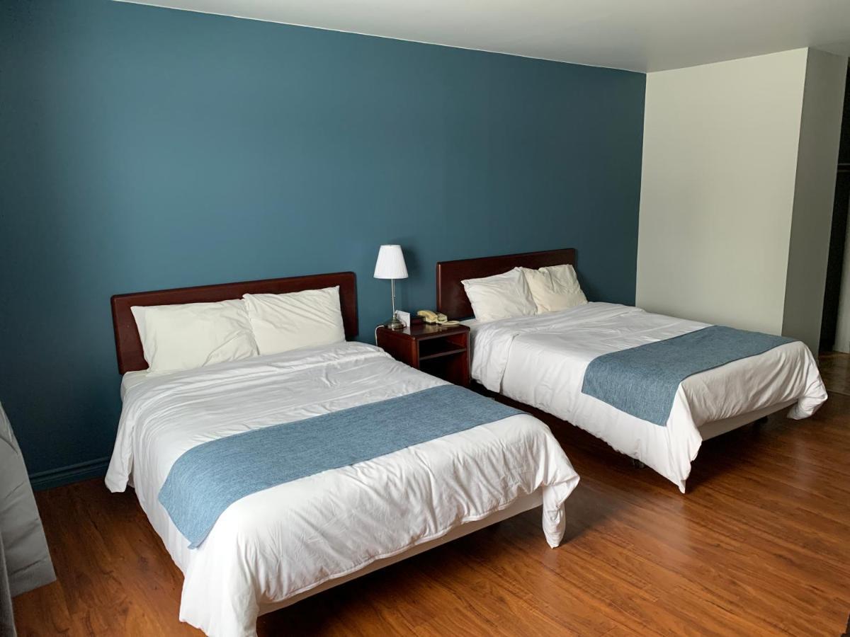 Motel Le Rond Point Metabetchouan-Lac-a-la-Croix Экстерьер фото
