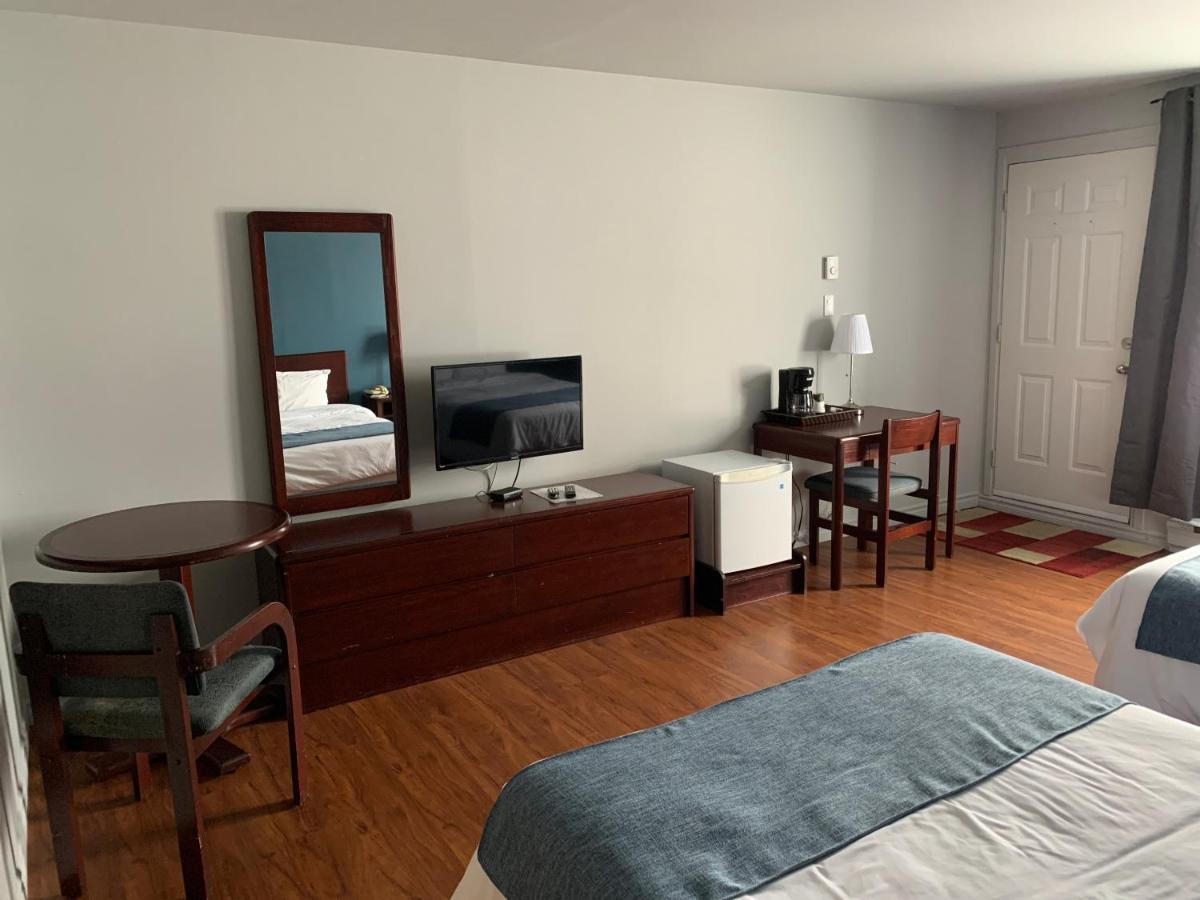Motel Le Rond Point Metabetchouan-Lac-a-la-Croix Экстерьер фото