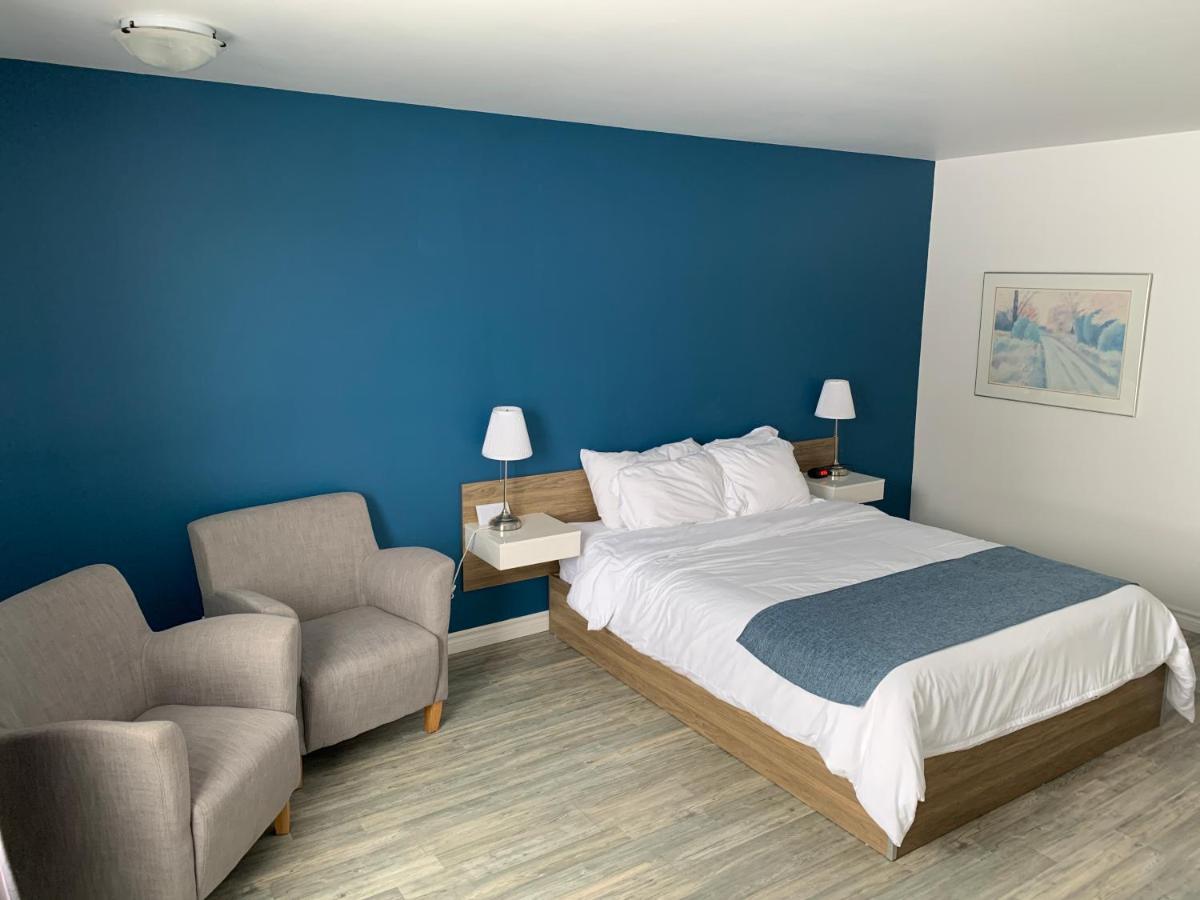 Motel Le Rond Point Metabetchouan-Lac-a-la-Croix Экстерьер фото